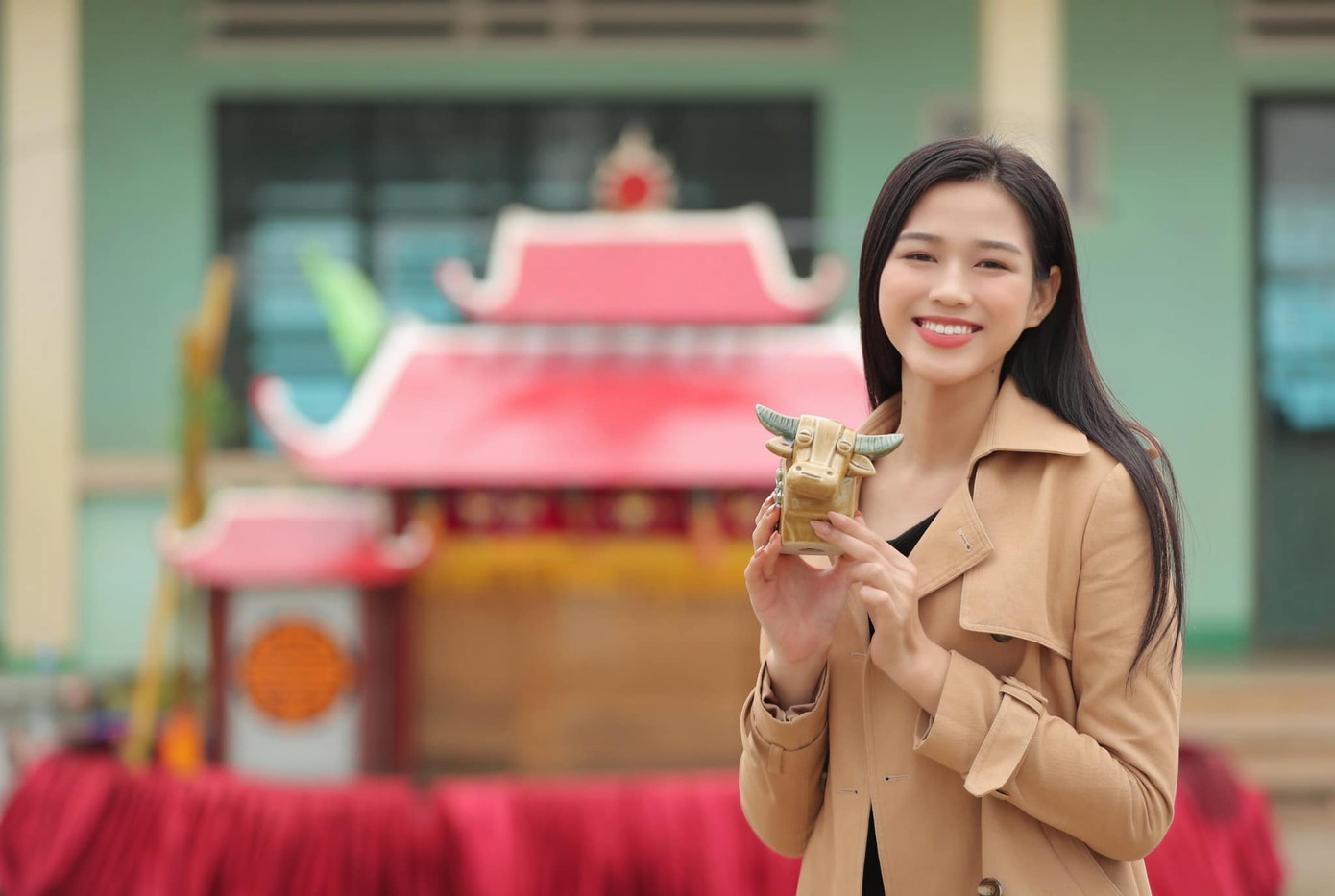 Mai Phương Thúy mặc kín mít vẫn gợi cảm, Diễm Hương khoe dáng nóng bỏng với bikini ảnh 12