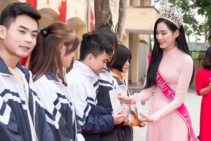 Trước thềm thi Miss World 2021, Hoa hậu Đỗ Thị Hà có những bước đi đầy thông minh ảnh 5
