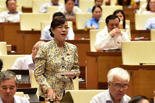 Bà Quyết Tâm, ông Tiến Lộc thử ăn cơm, làm công nhân một lần ảnh 1