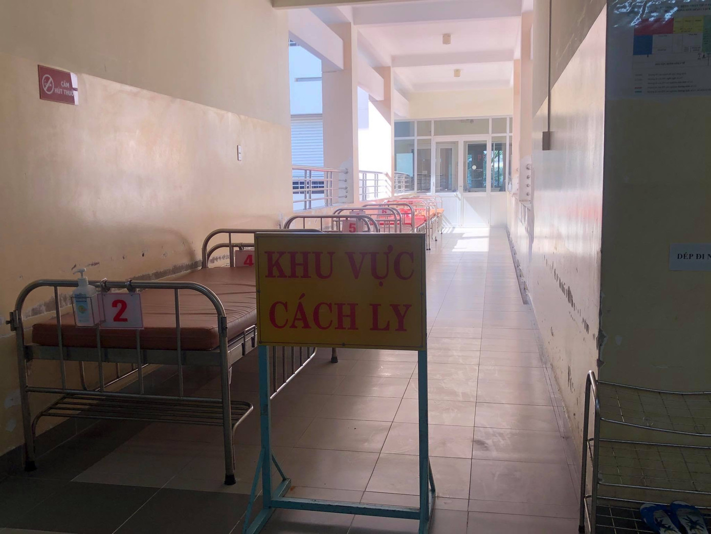 Nhiều người tiếp xúc với bệnh nhân thứ 17 có kết quả xét nghiệm Covid-19 ảnh 2