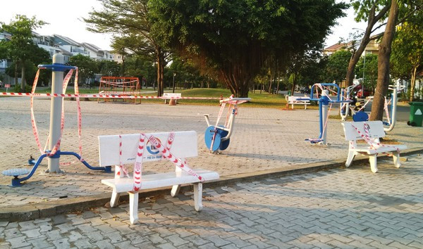 Lý giải sau hình ảnh ghế đá công viên bị 'phong toả' tại TPHCM ảnh 3