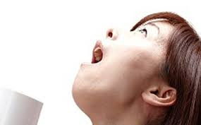 Bác sĩ điều trị 2 cha con người Trung Quốc mắc Covid-19 ‘bày’ cách chống lây ảnh 1