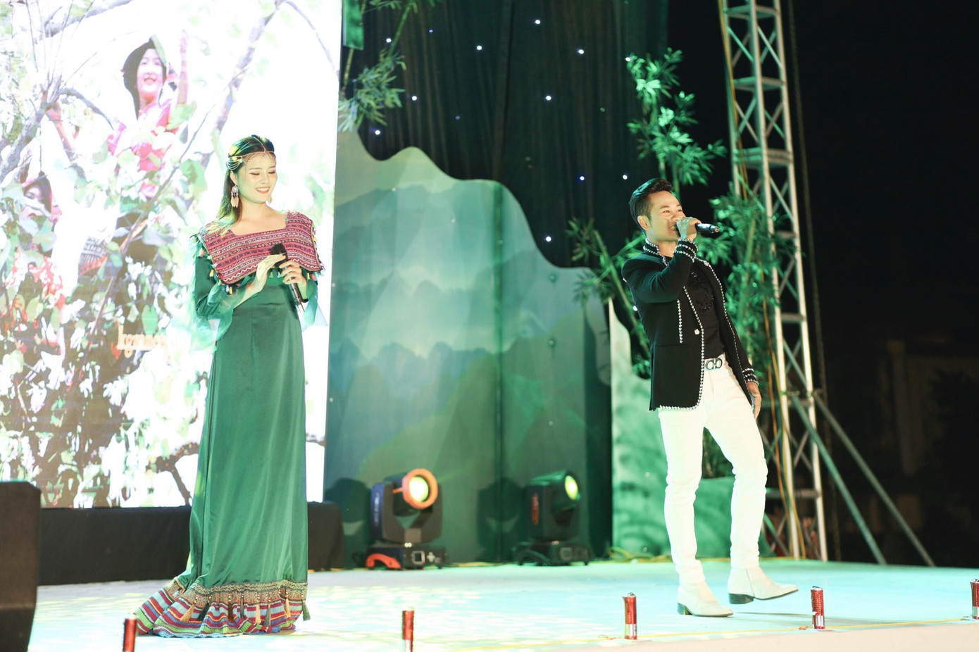 Bước ngoặt 0,21 điểm ảnh 10