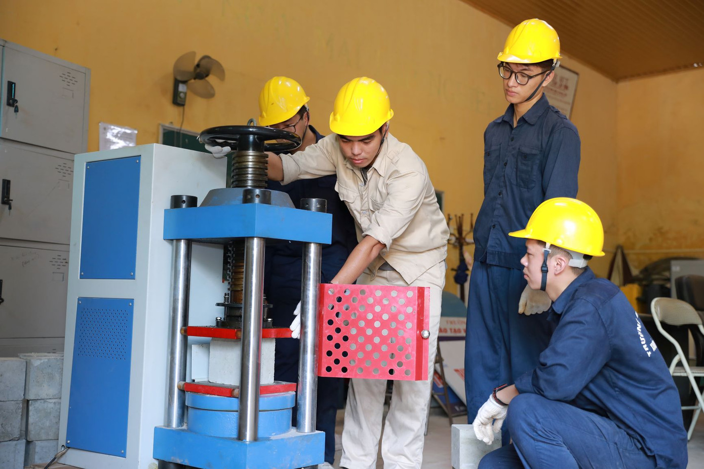 Sinh viên Đại học Kiến trúc Hà Nội hào hứng với chương trình Thực tập công nhân ảnh 9