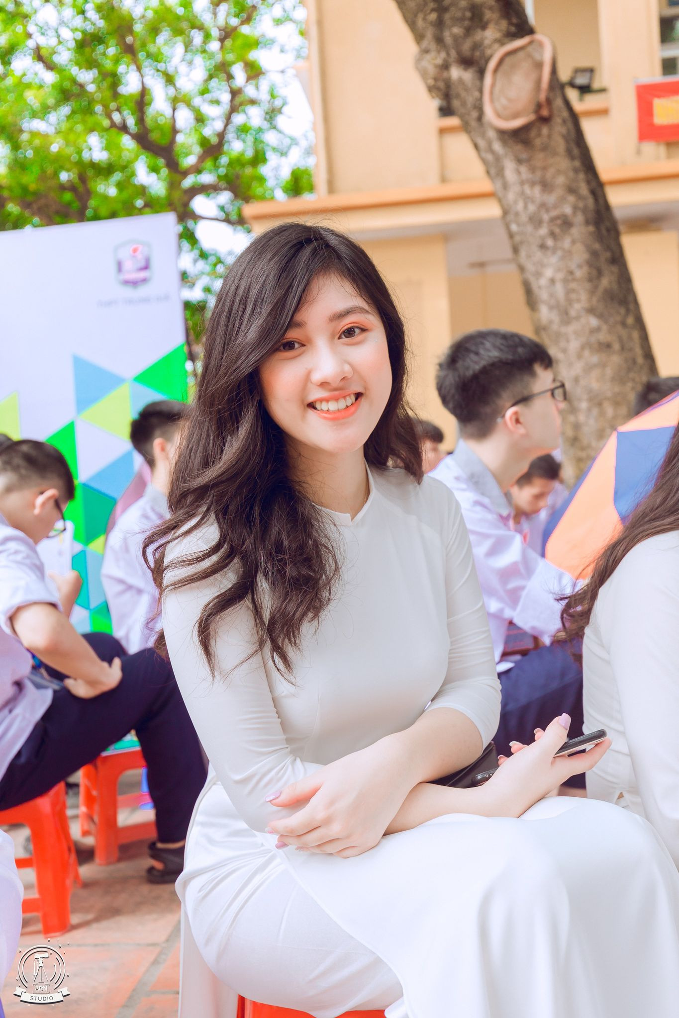 Nữ sinh có ánh mắt biết cười quyết tâm chinh phục chân trời tri thức ảnh 1