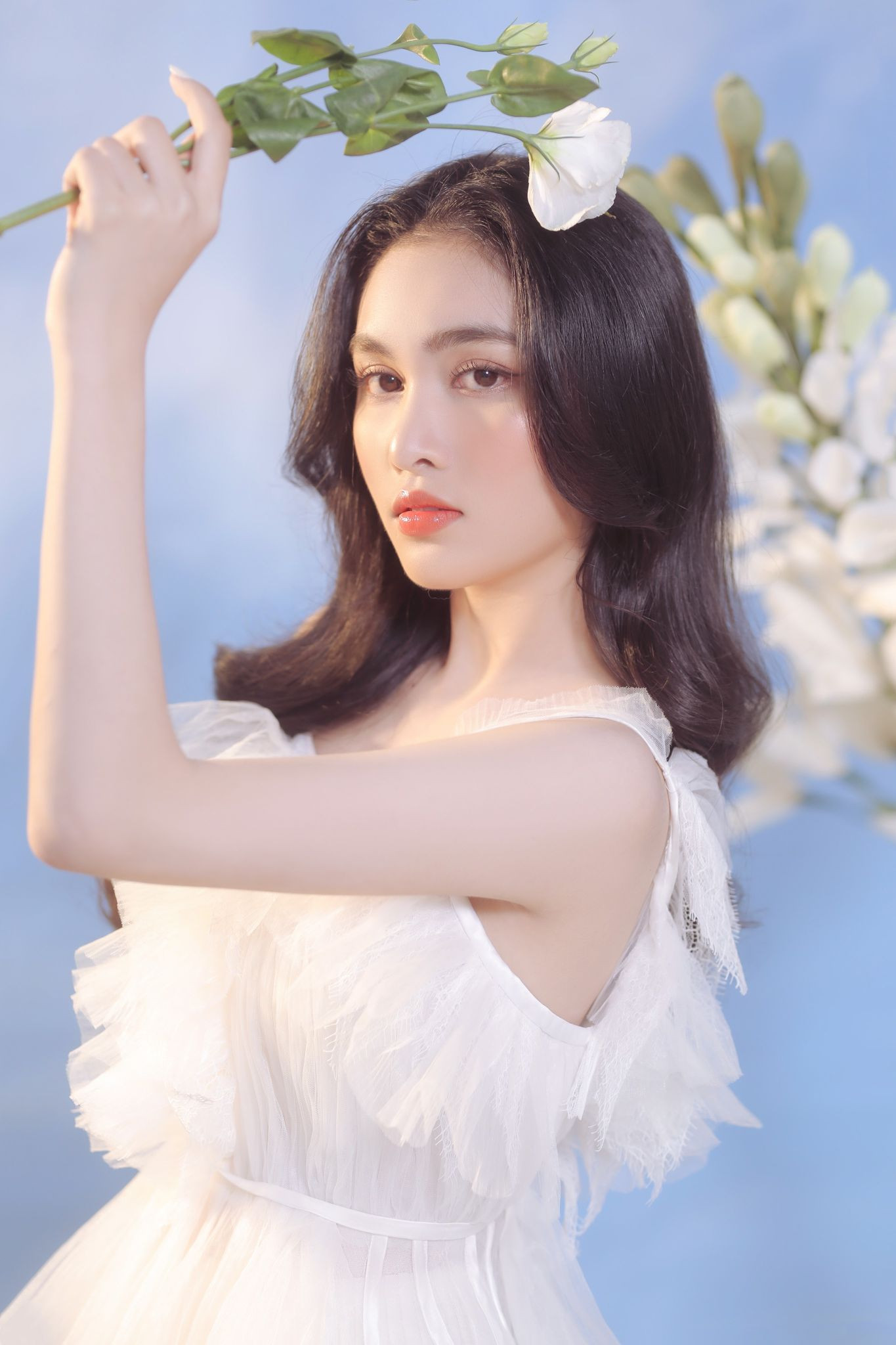 Người đẹp Hồng Nhung khoe vẻ đẹp hút hồn trong bộ ảnh đón năm mới ảnh 11