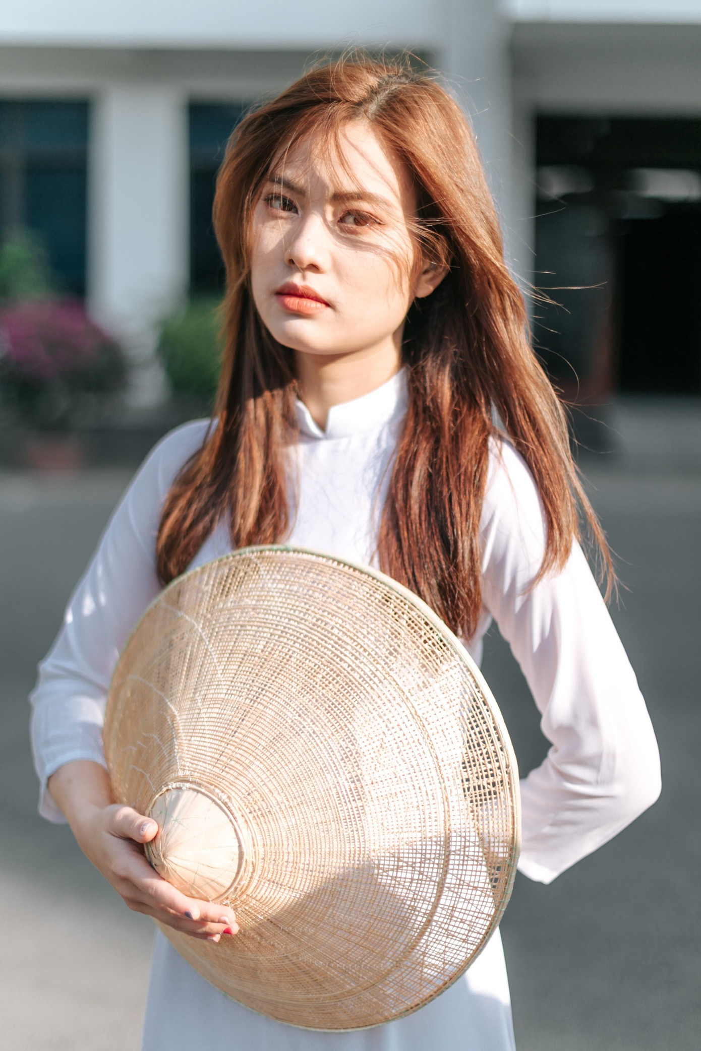 Nữ sinh trường Đại học Xây dựng đẹp thuần khiết với tà áo dài trắng ảnh 13