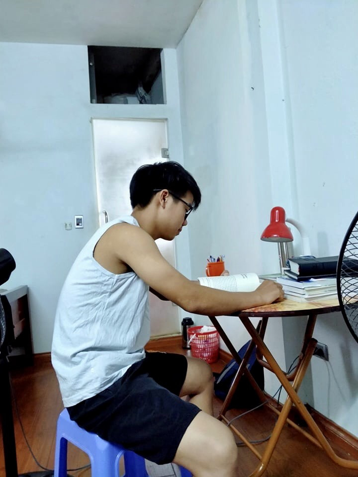 Muôn kiểu tránh nóng ngày hè dành cho sinh viên không có điều hòa ảnh 1