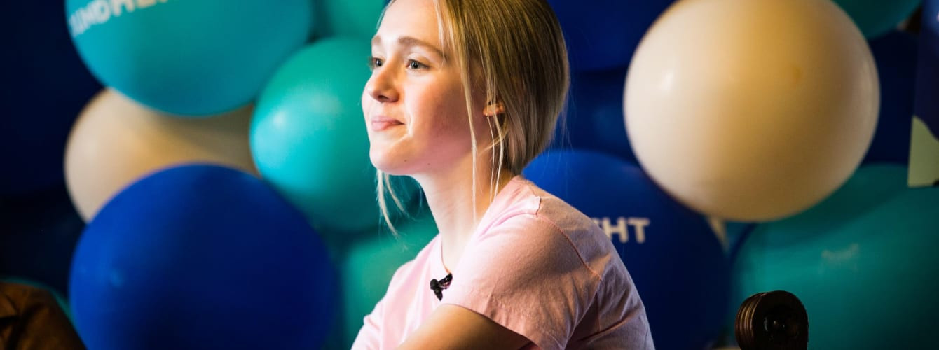 Bé gái 15 tuổi kiếm tiền dễ dàng nhờ lập web đặt tên tiếng Anh cho trẻ em Trung Quốc ảnh 1