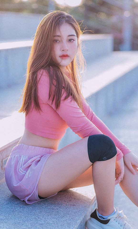 Vẻ đẹp lạnh lùng đầy cuốn hút của nữ sinh được mệnh danh “phù thủy make-up” ảnh 3