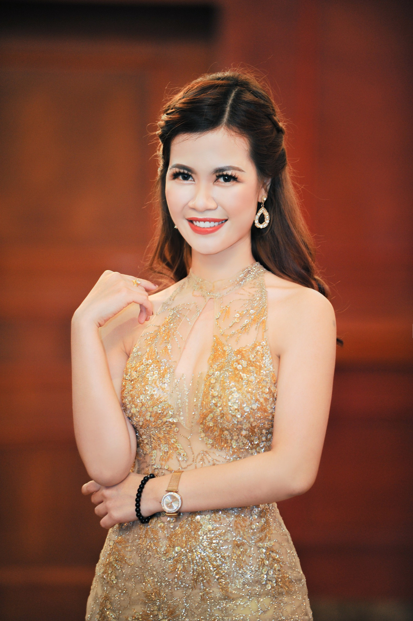 Hoàng Yến bất chấp bằng mọi giá để trở về quê hương học và làm việc ảnh 11