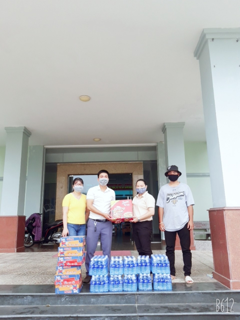 Khi cả nhà trường và sinh viên cùng chung tay chống dịch COVID-19 ảnh 6