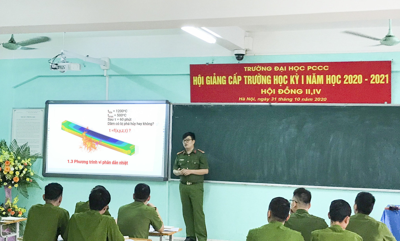 Thượng úy Tú trong tiết giảng Nỗi nghẹn ngào của thầy giáo trường Đại học Phòng cháy Chữa cháy ảnh 2