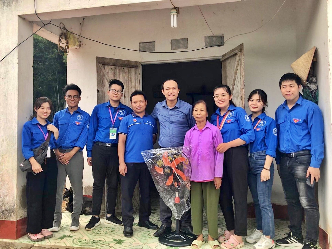 Mùa hè xanh tình nguyện của tuổi trẻ trường Đại học Thương Mại ảnh 14