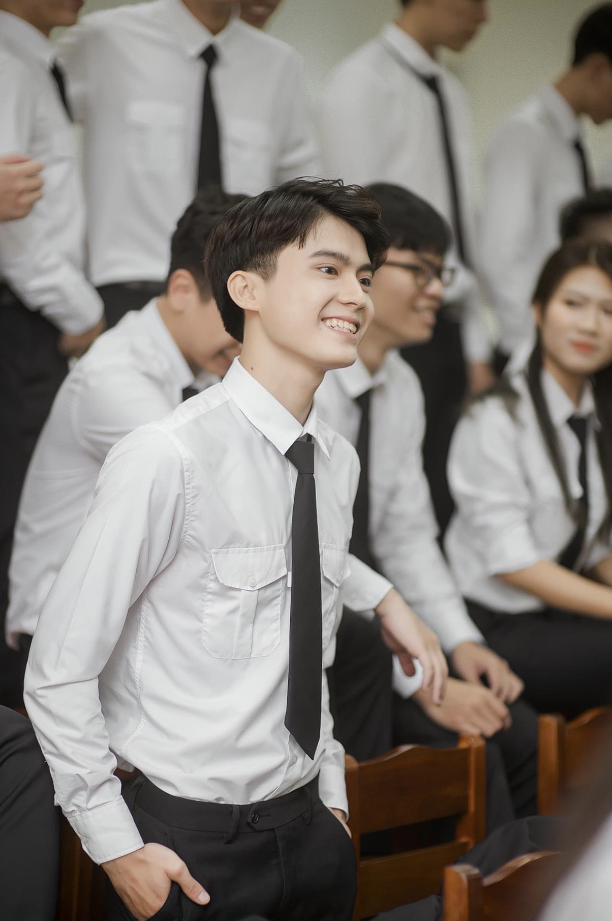 “Lụi tim” trước vẻ điển trai của ‘nam thần’ Học viện Tòa án ảnh 2