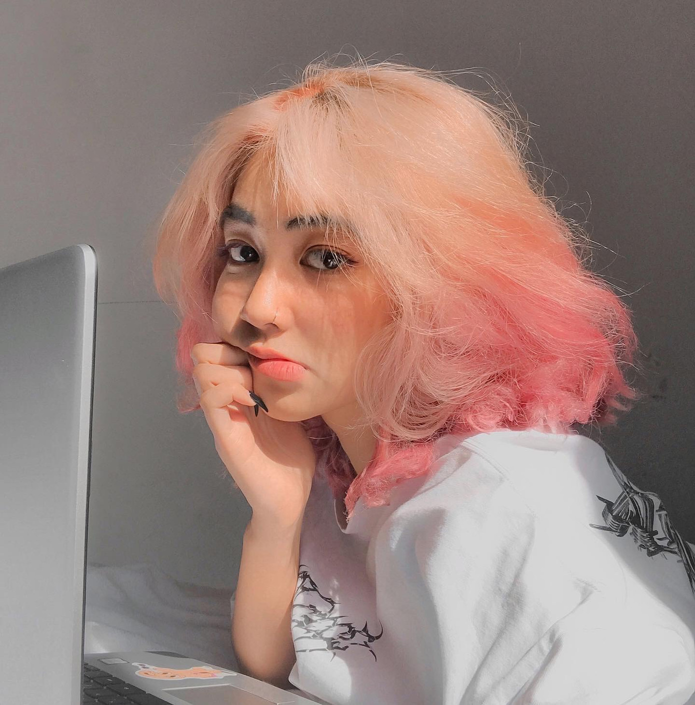 Nữ sinh thay đổi màu tóc mỗi tuần ảnh 3