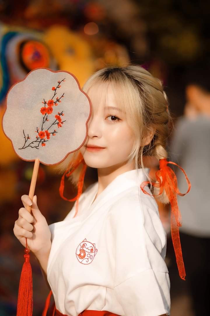 Nỗ lực không ngừng nghỉ của nữ bartender xinh đẹp ảnh 1