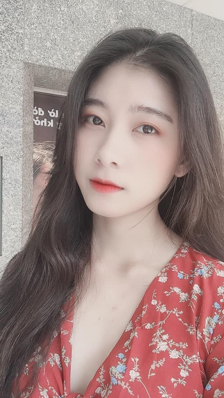 Vẻ đẹp trong veo của nữ sinh Hutech trong bộ đồng phục trường ảnh 10