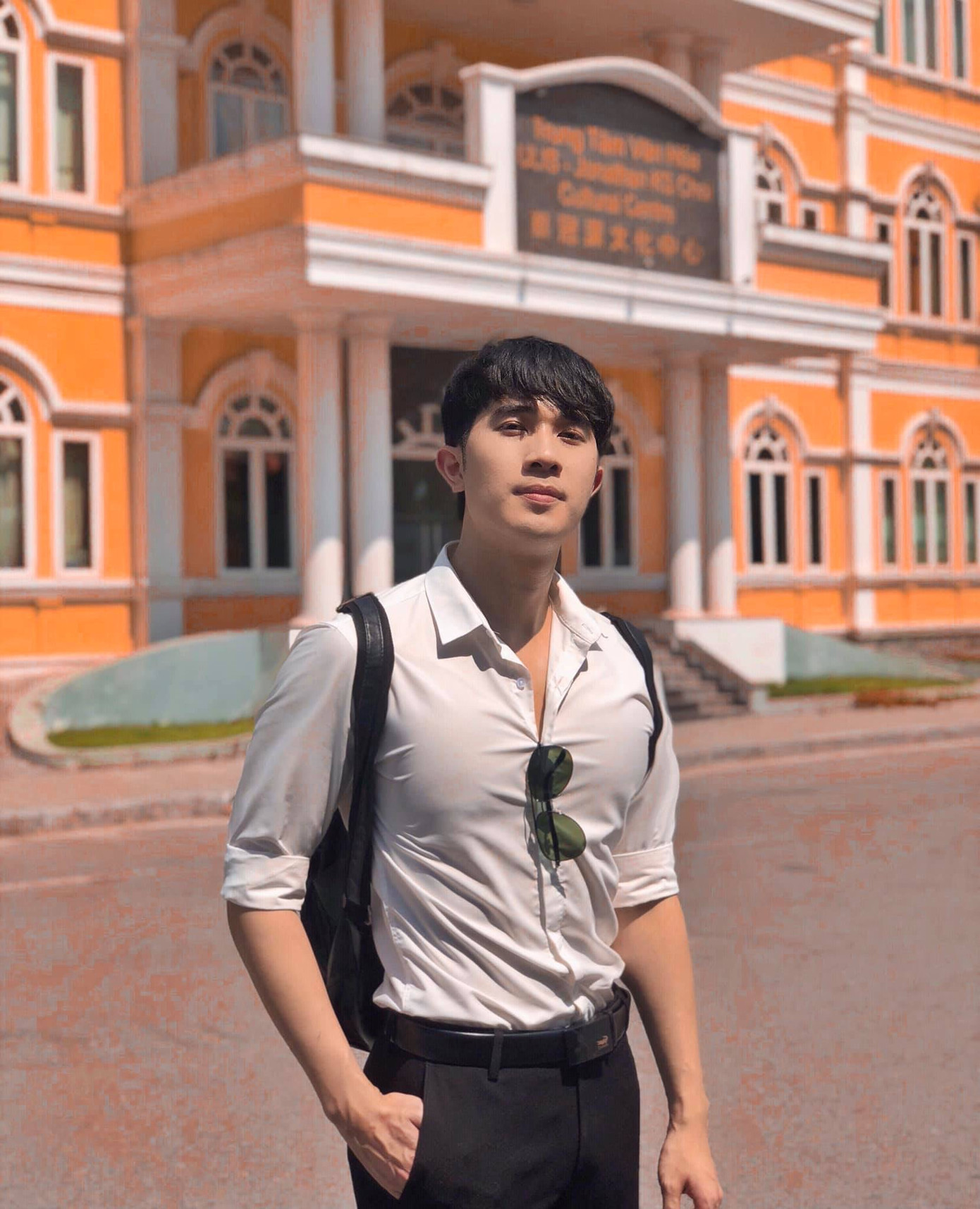 Để được như thời điểm hiện tại, Công Lưu đã phải nỗ lực rất nhiều. “Mình đã từng mắc lỗi rất nhiều, thậm chí còn có những lỗi rất ngớ ngẩn, điều đó khiến mình rất tự ti về bản thân. Tuy nhiên, mình nghĩ rằng không thể mãi dừng lại ở đó, mình phải đối mặt và cố gắng hơn từng ngày. Vì vậy, mình rất trân trọng những lời nhận xét, góp ý để nỗ lực thay đổi, hoàn thiện bản thân.” Chàng MC “lém lỉnh” của VTV6 với hành trình chinh phục đam mê ảnh 4