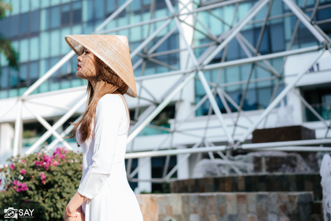 Nữ sinh trường Đại học Xây dựng đẹp thuần khiết với tà áo dài trắng ảnh 9