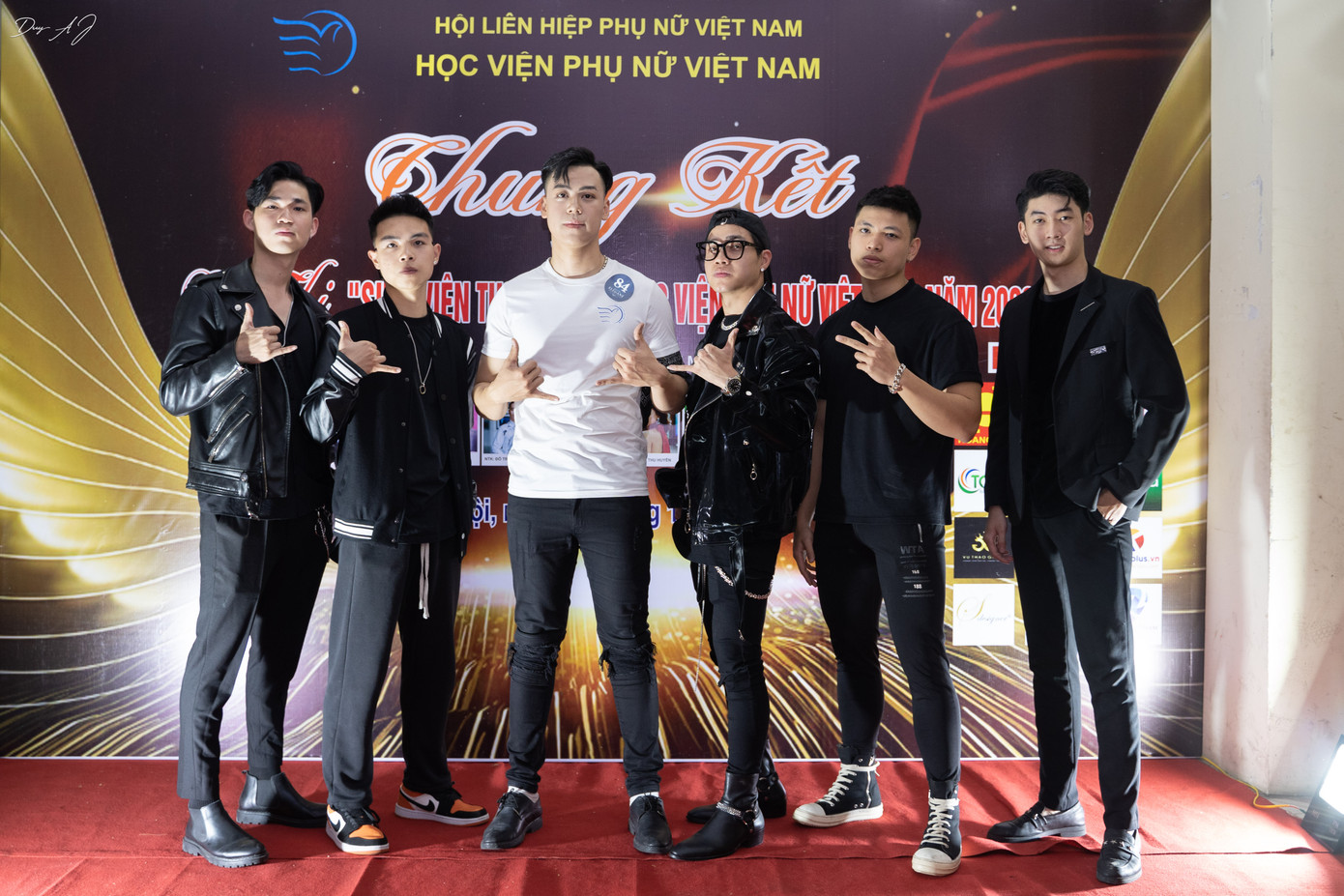 Á vương 1 Học viện Phụ nữ sở hữu chiều cao 1m83 cùng body chuẩn và cực thích Rap ảnh 12