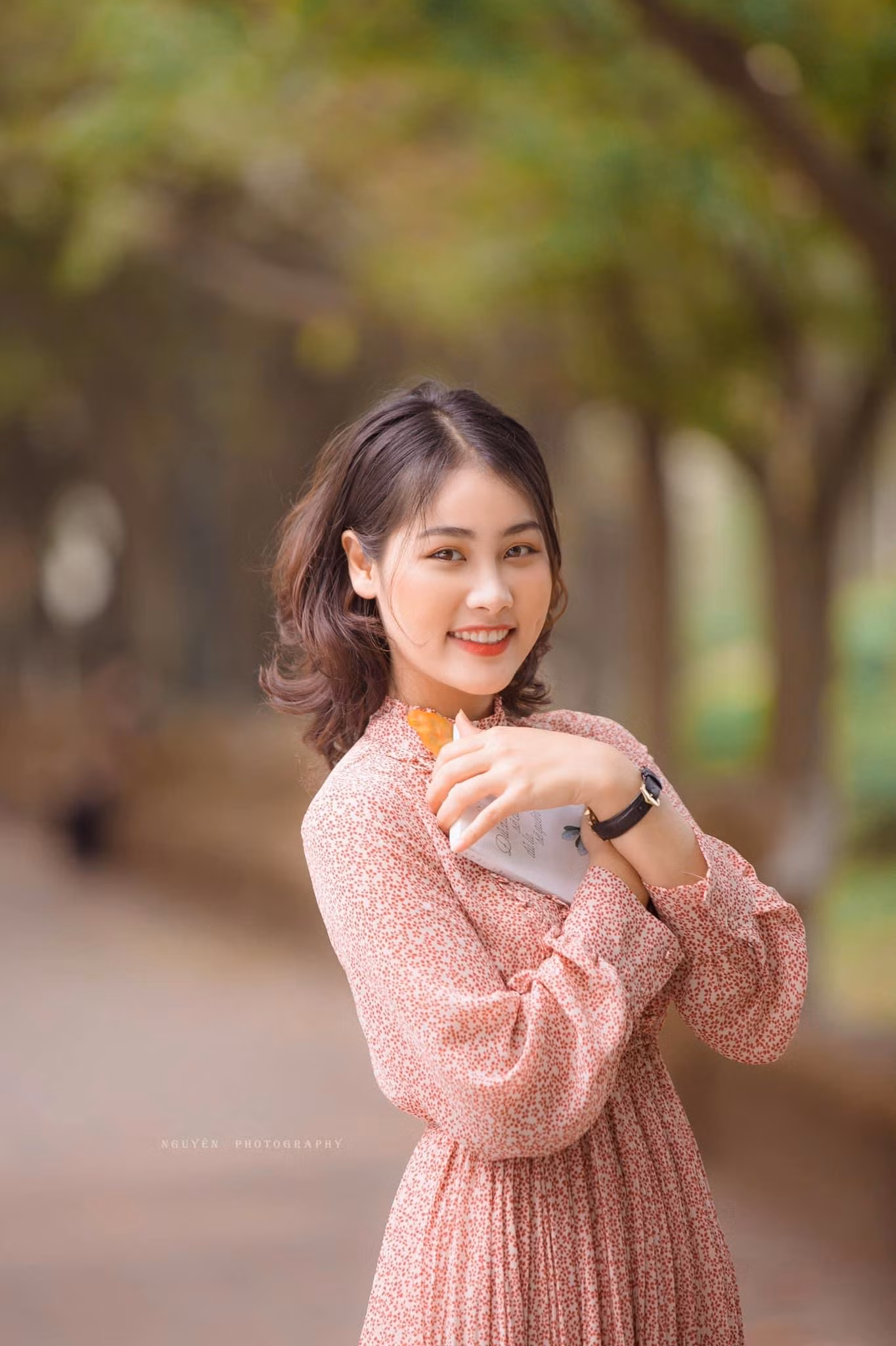 Cô giáo tương lai “gieo thương nhớ” với vẻ đẹp trong trẻo tựa nắng mai ảnh 1