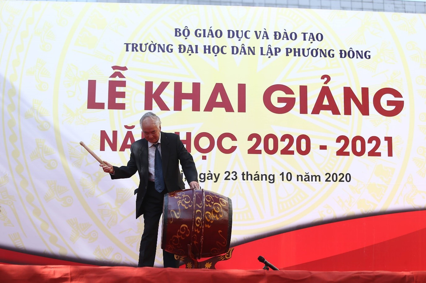 Trường Đại học Phương Đông đón gần 2000 tân sinh viên trong lễ Khai giảng năm học mới ảnh 1
