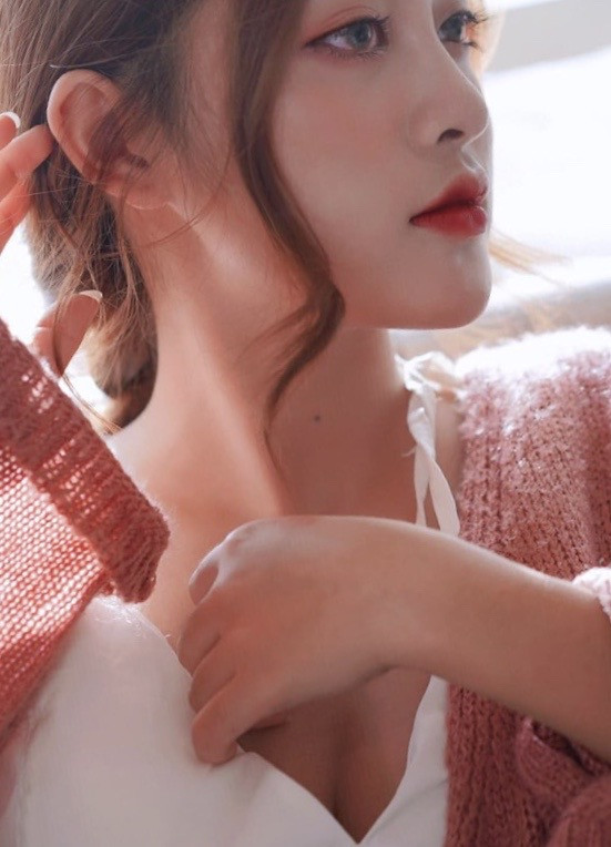 Vẻ đẹp lạnh lùng đầy cuốn hút của nữ sinh được mệnh danh “phù thủy make-up” ảnh 4