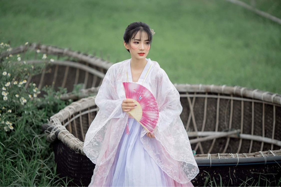 Vẻ đẹp trong veo tựa ‘nàng thơ’ của nữ sinh trường Cao đẳng Sư phạm Trung ương ảnh 6