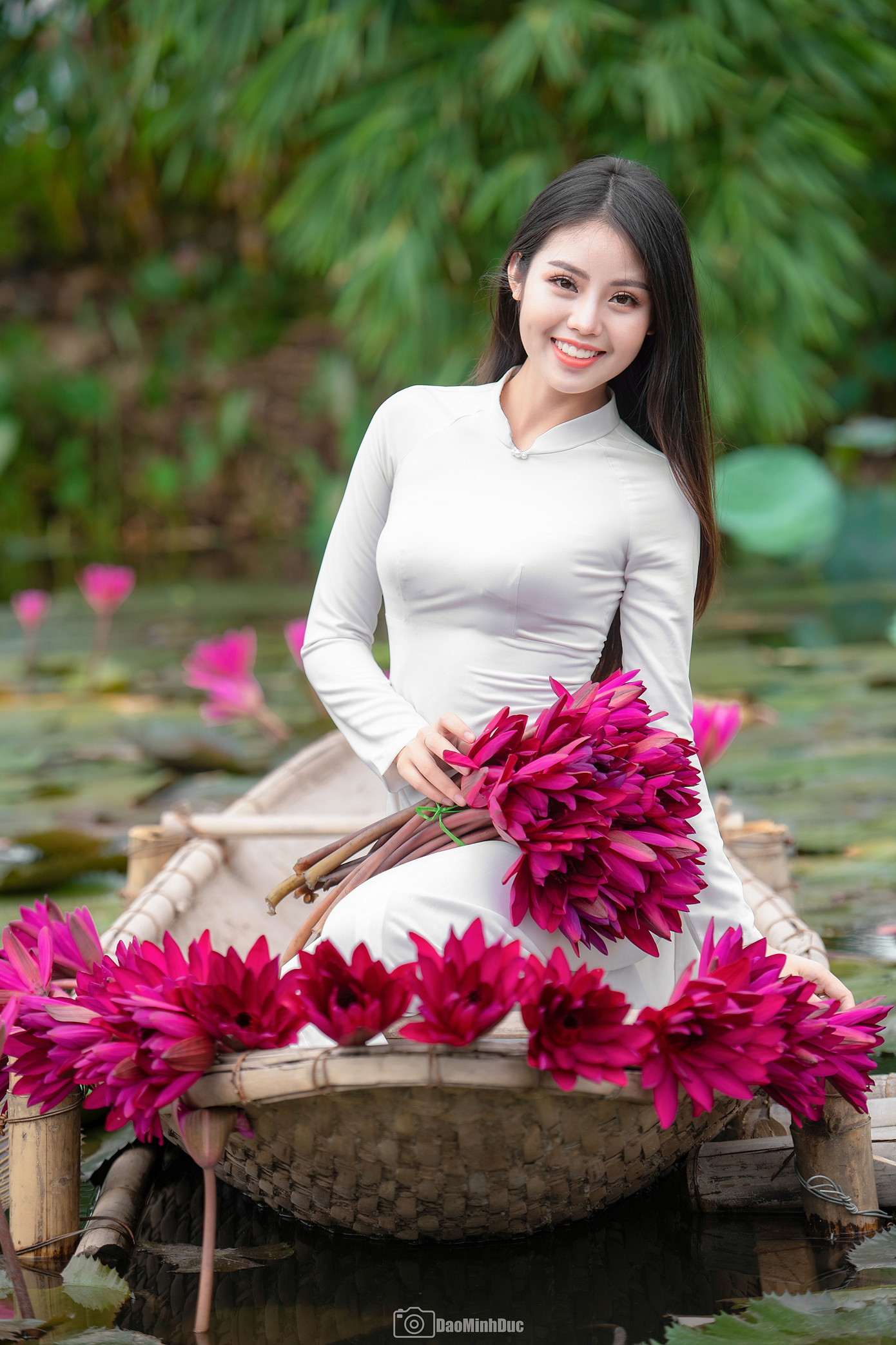 Hot girl Thủy Lợi “đốn tim” dân mạng với bộ ảnh áo dài trắng tinh khôi ảnh 2