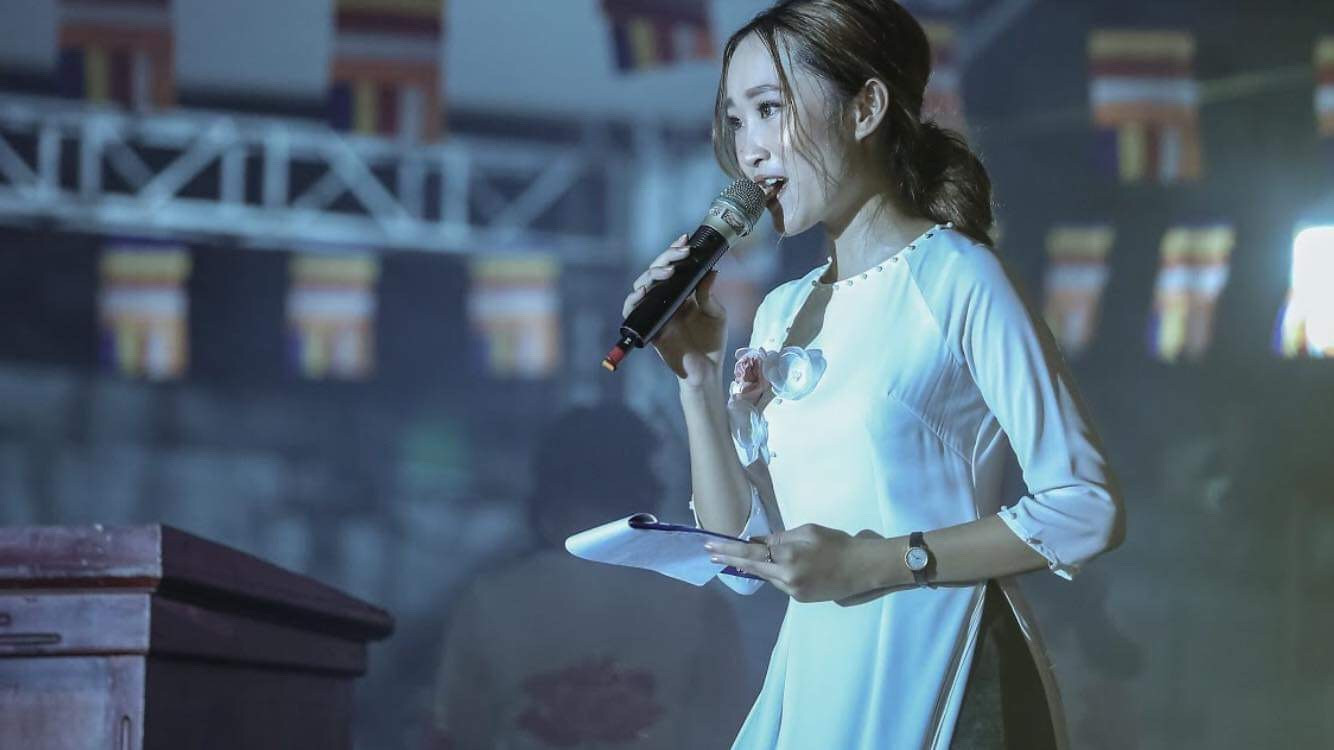 Nữ MC trường Báo: Sống để yêu thương ảnh 6