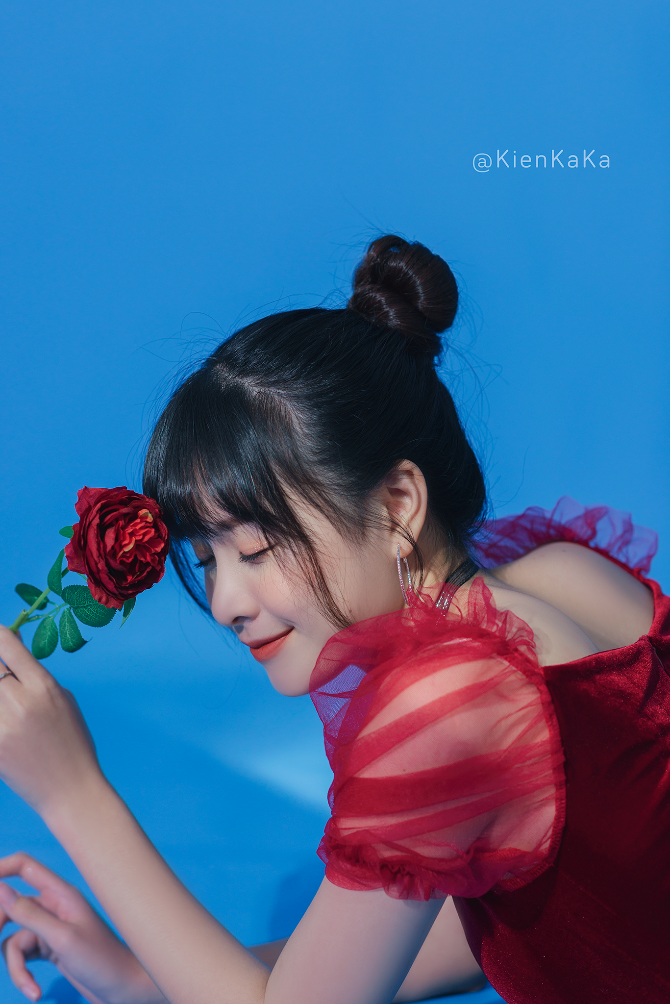 “Hot girl báo chí“: Nghệ thuật nằm bên tay trái ảnh 7