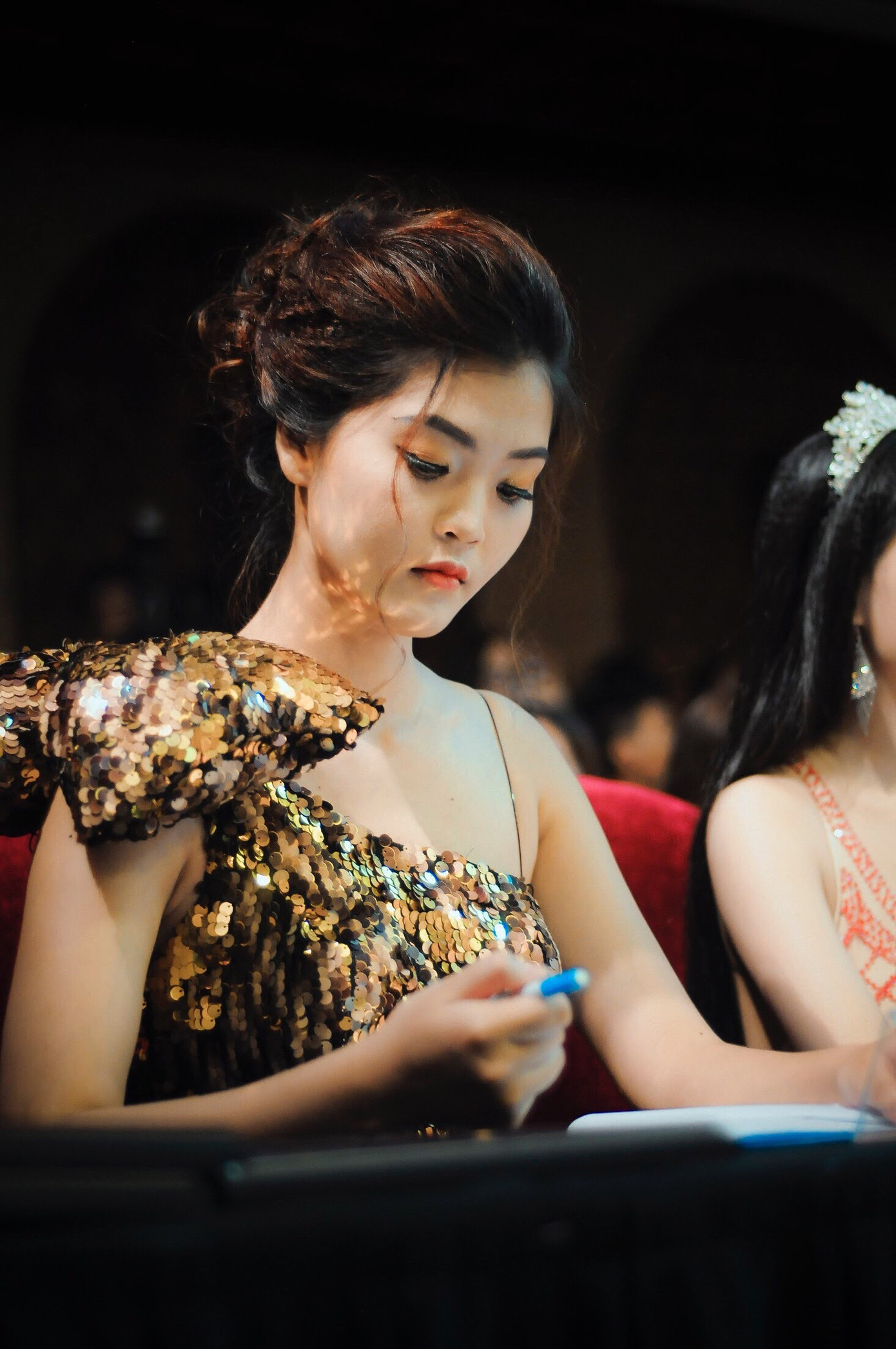 Ước mơ trở thành người mẫu của một cô gái có chiều cao vượt trội từ nhỏ ảnh 7