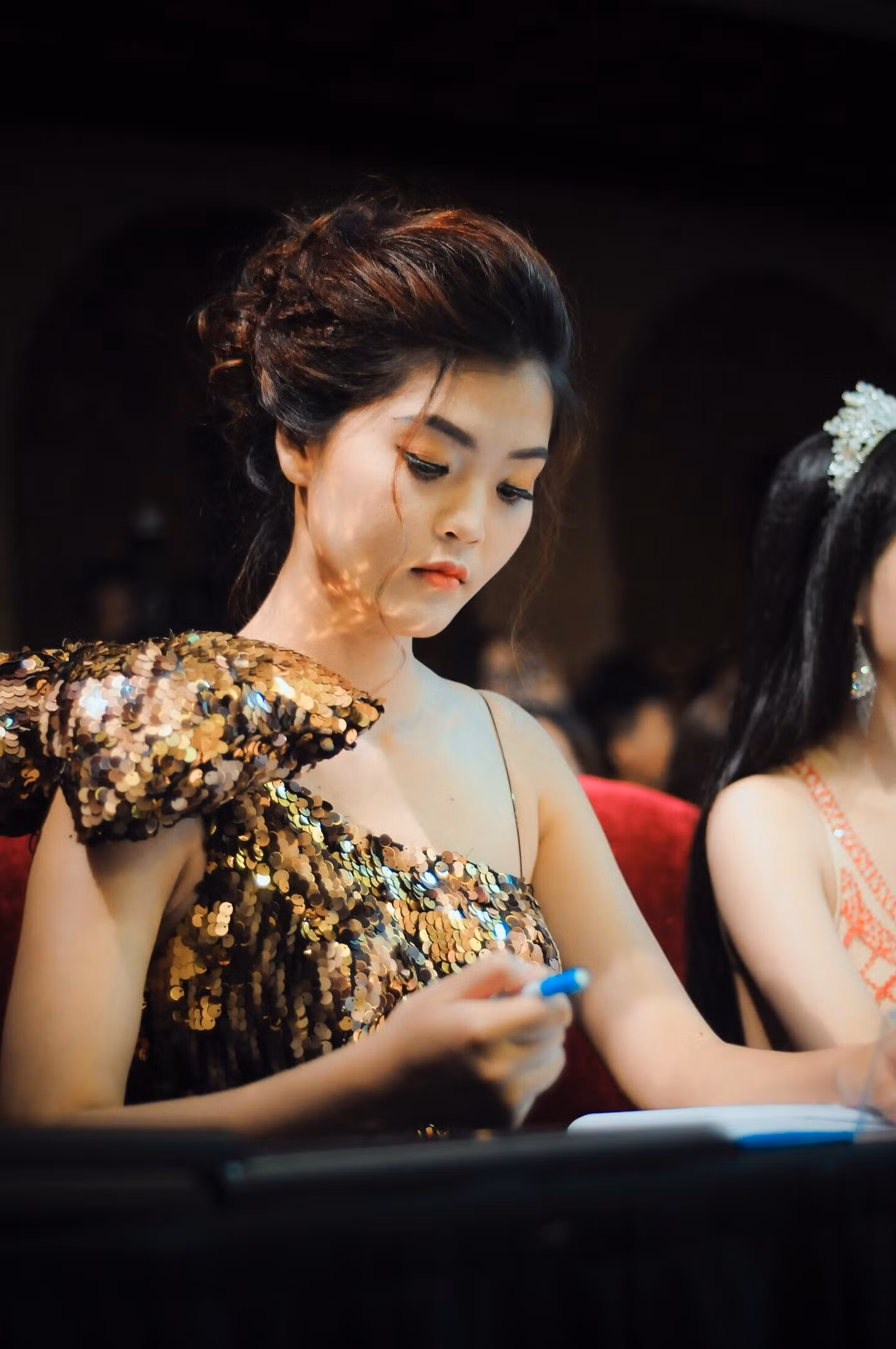 Ước mơ trở thành người mẫu của một cô gái có chiều cao vượt trội từ nhỏ ảnh 7