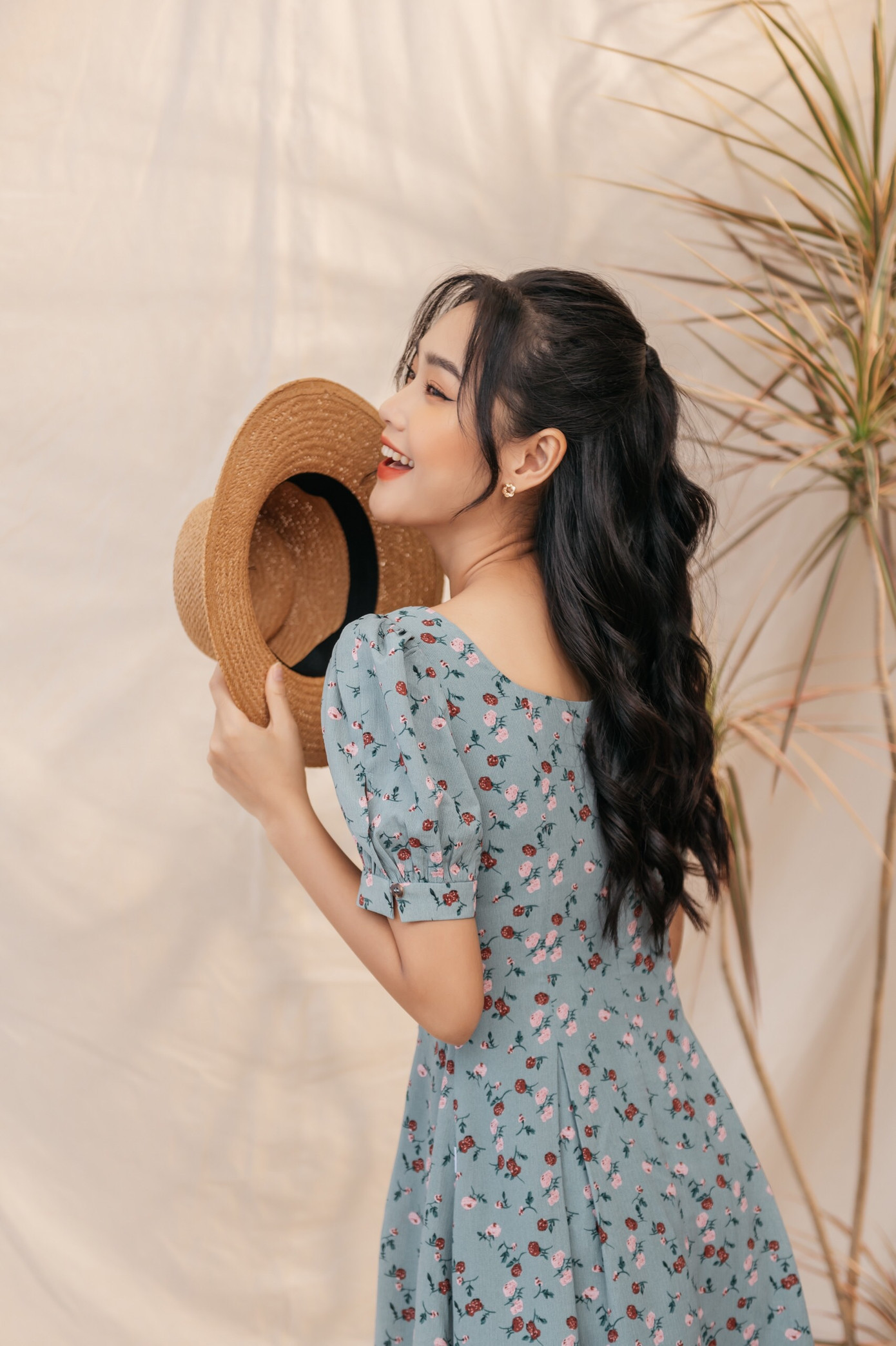 Nữ sinh Trường đại học Kinh tế Quốc dân xinh đẹp có hàng vạn người theo dõi ảnh 3