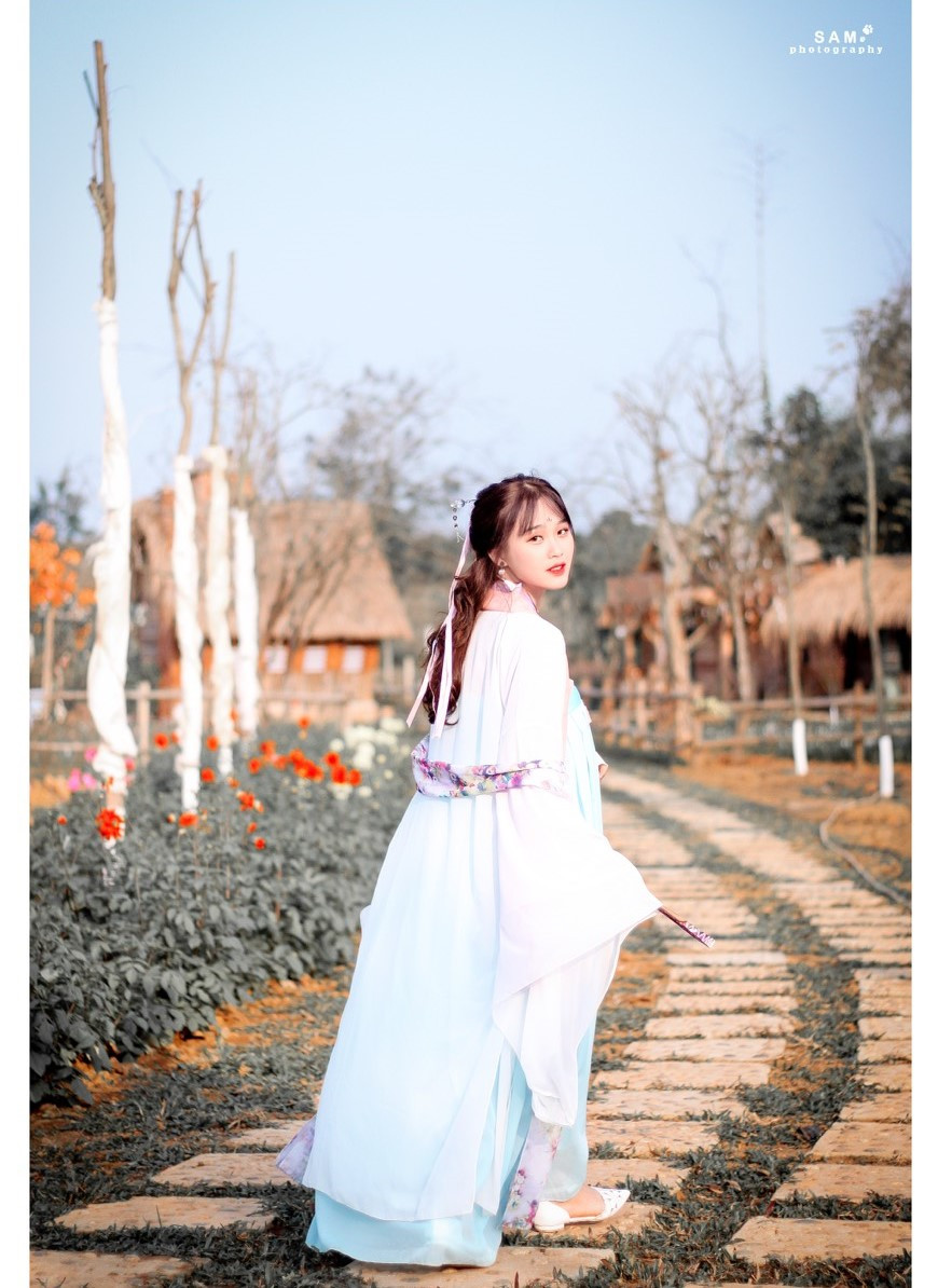 Vẻ đẹp chuẩn Hàn Quốc của nữ sinh trường ĐH Kinh doanh và Công nghệ Hà Nội ảnh 1