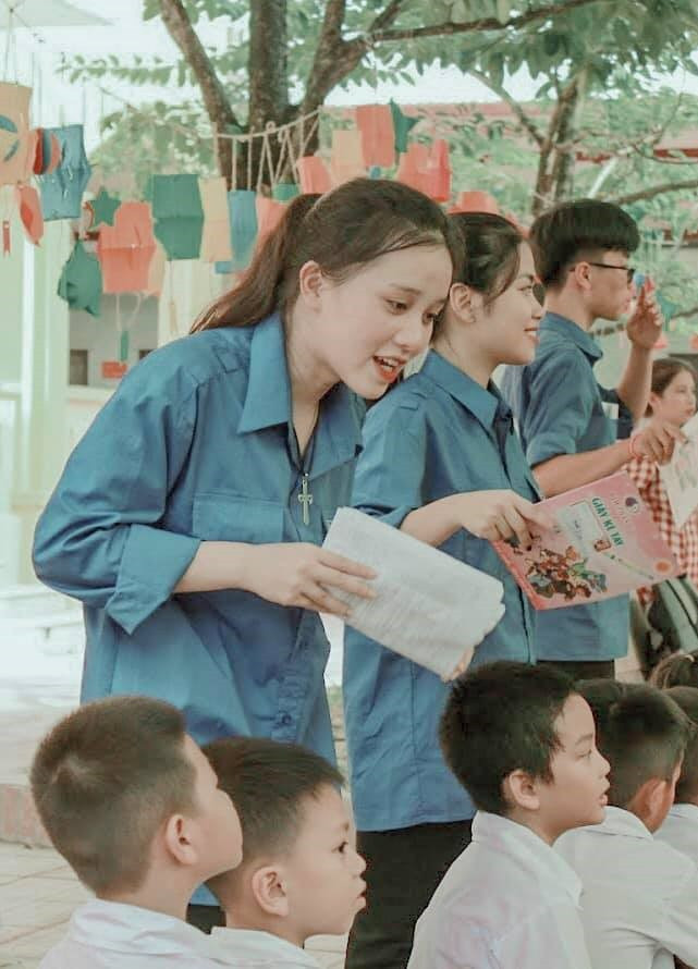 Hot Tiktoker Ngoại thương đa tài mê tình nguyện: Cháy bỏng ước mơ làm tiếp viên hàng không ảnh 10