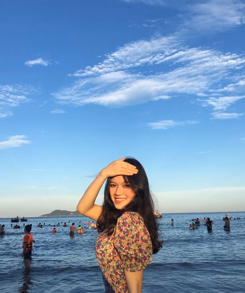 Sinh viên giỏi 3 năm kiêm người mẫu ảnh, diễn viên, Make-up Artist và dẫn chương trình ảnh 11