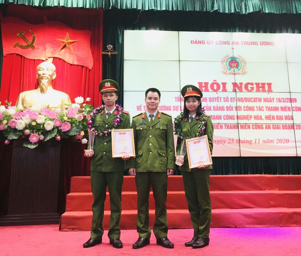 Nữ sinh cảnh sát đến từ Tuyên Quang có bảng thành tích dài kín trang A4 ảnh 8