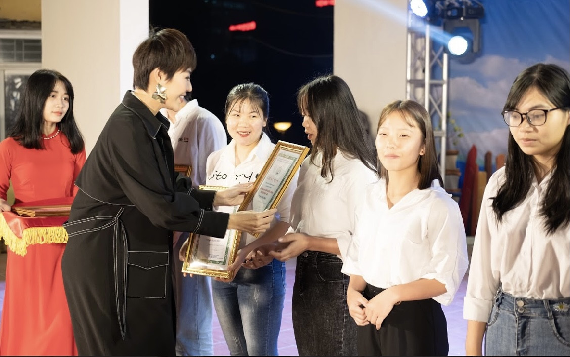 Chào tân sinh viên trường Y Dược Thái Nguyên: 50 suất học bổng 290 triệu đồng được trao ảnh 2