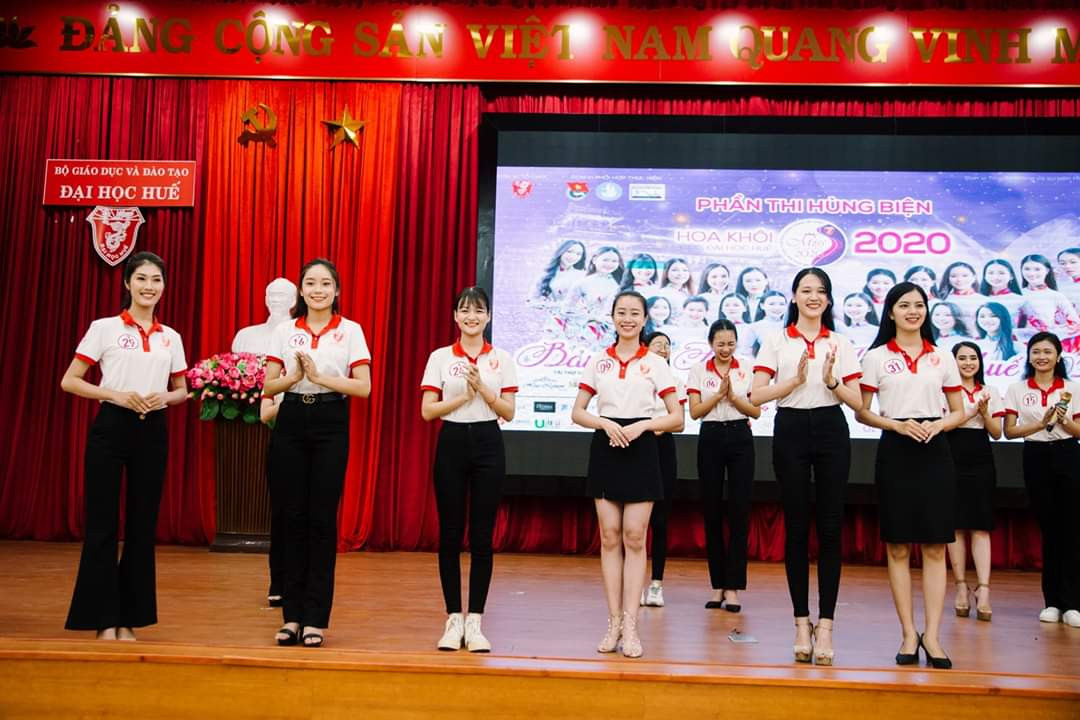 Thi hùng biện “Bản lĩnh hoa khôi Đại học Huế” trước thềm chung kết cuộc thi Hoa khôi Đại học Huế 2020. 21 gương mặt tiêu biểu lọt vào chung kết Hoa khôi Đại học Huế ảnh 3