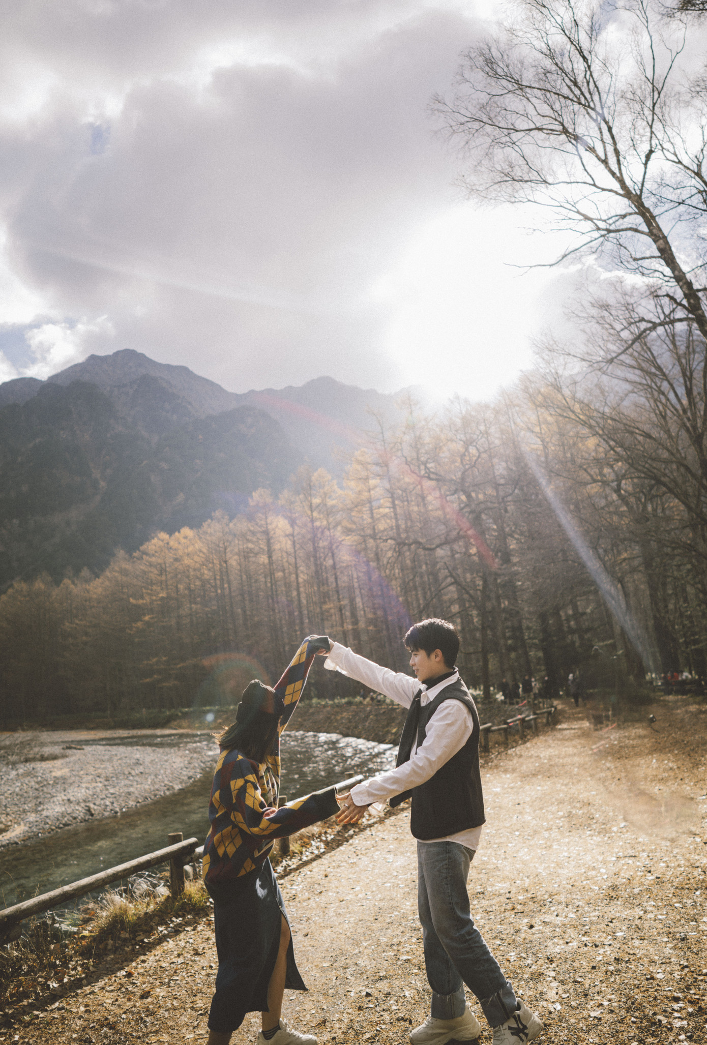 Gặp được nhau giữa hàng vạn người quả là một điều may mắn và hạnh phúc! ảnh 13