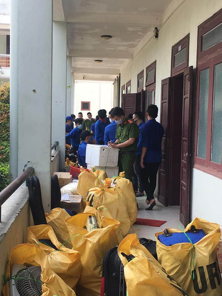 Khi cả nhà trường và sinh viên cùng chung tay chống dịch COVID-19 ảnh 2