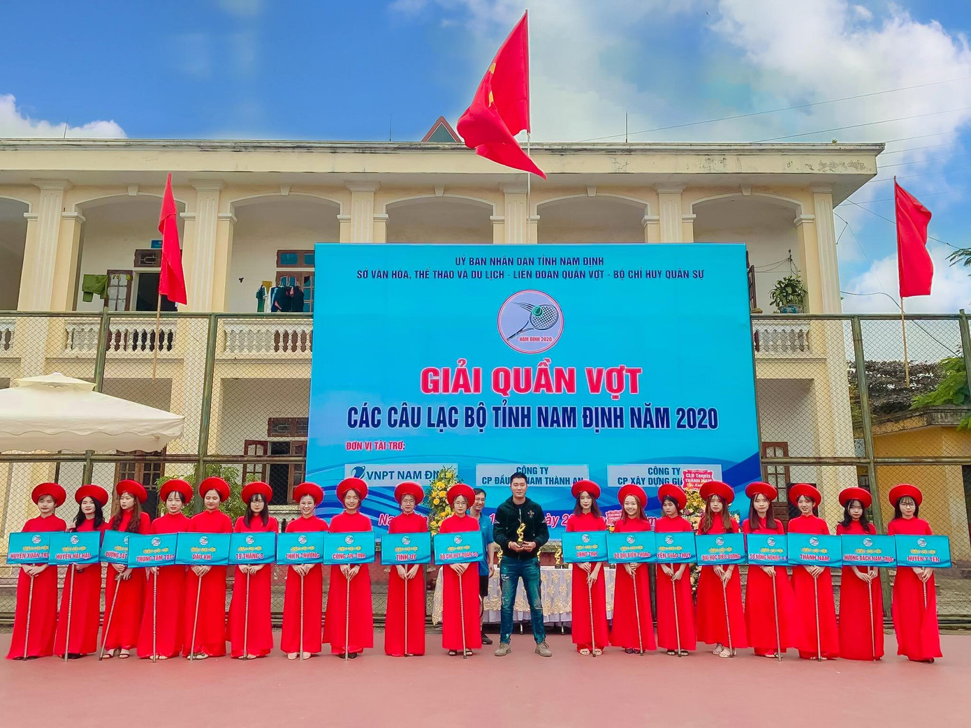 Chàng trai Nam Định cung cấp dịch vụ bê tráp cho ngót nghét nghìn cặp đôi ảnh 12