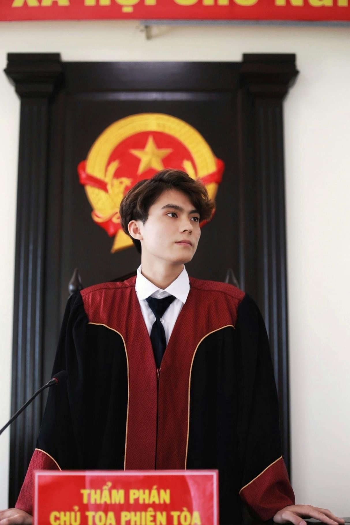 “Lụi tim” trước vẻ điển trai của ‘nam thần’ Học viện Tòa án ảnh 1