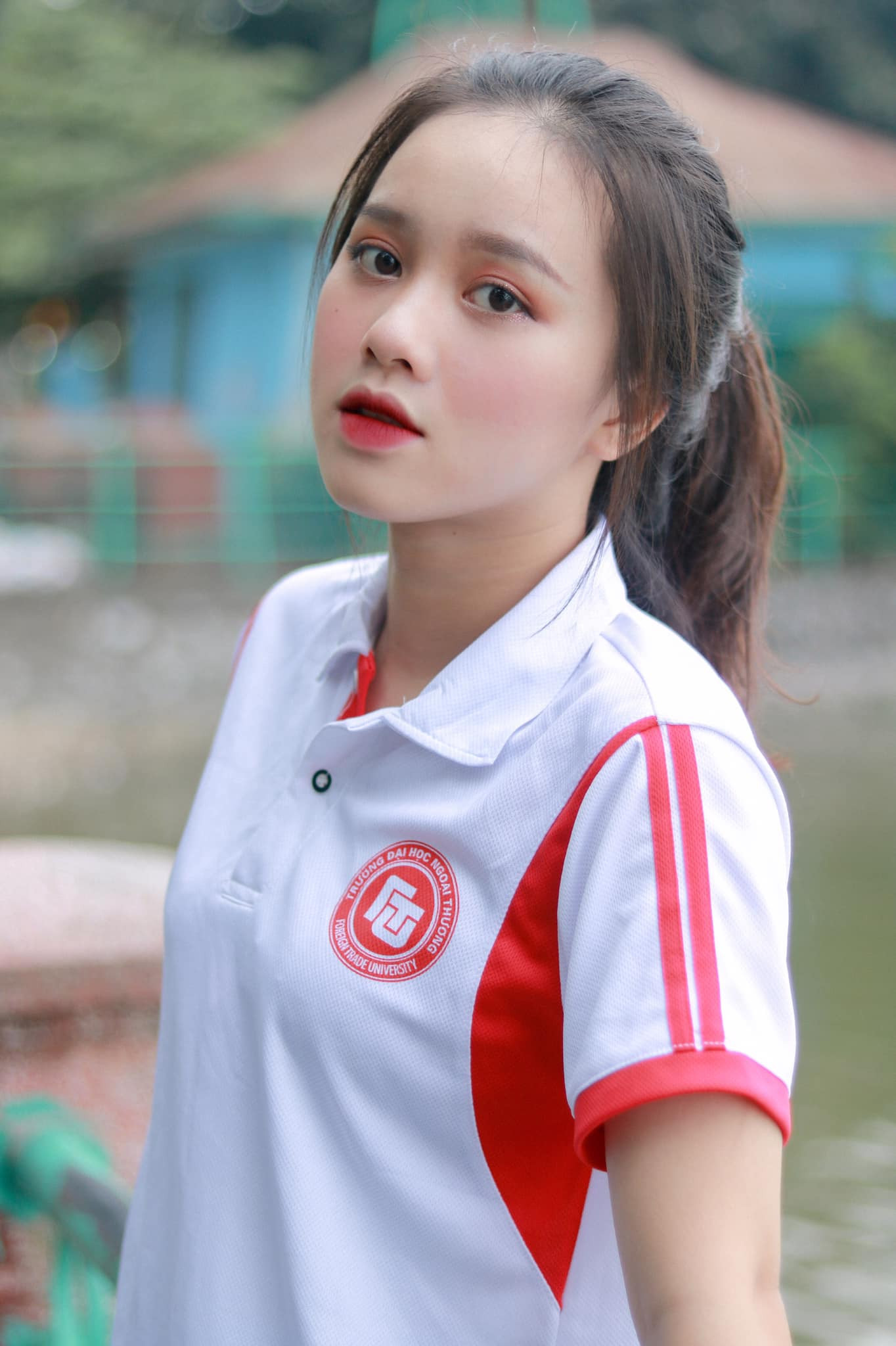 Hot Tiktoker Ngoại thương đa tài mê tình nguyện: Cháy bỏng ước mơ làm tiếp viên hàng không ảnh 2