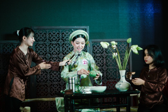 Thí sinh Hoa khôi Đại học Huế thể hiện tài năng. 21 gương mặt tiêu biểu lọt vào chung kết Hoa khôi Đại học Huế ảnh 2