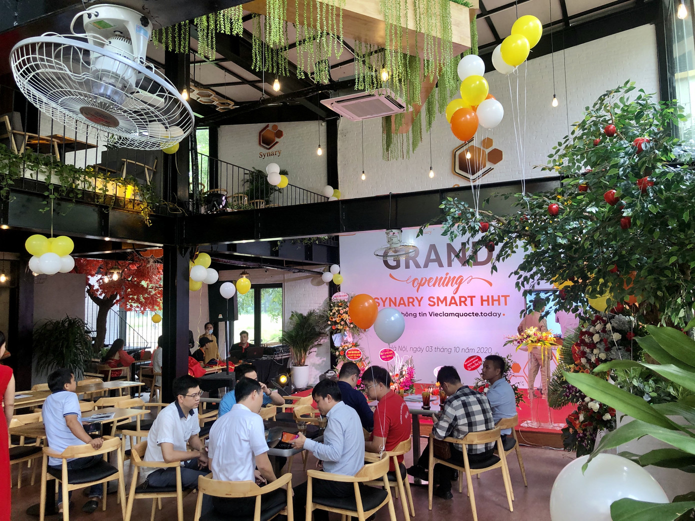 Trường CĐ nghề Công nghệ cao Hà Nội khai trương quán cafe đẹp mê ly ngay trong khuôn viên ảnh 1