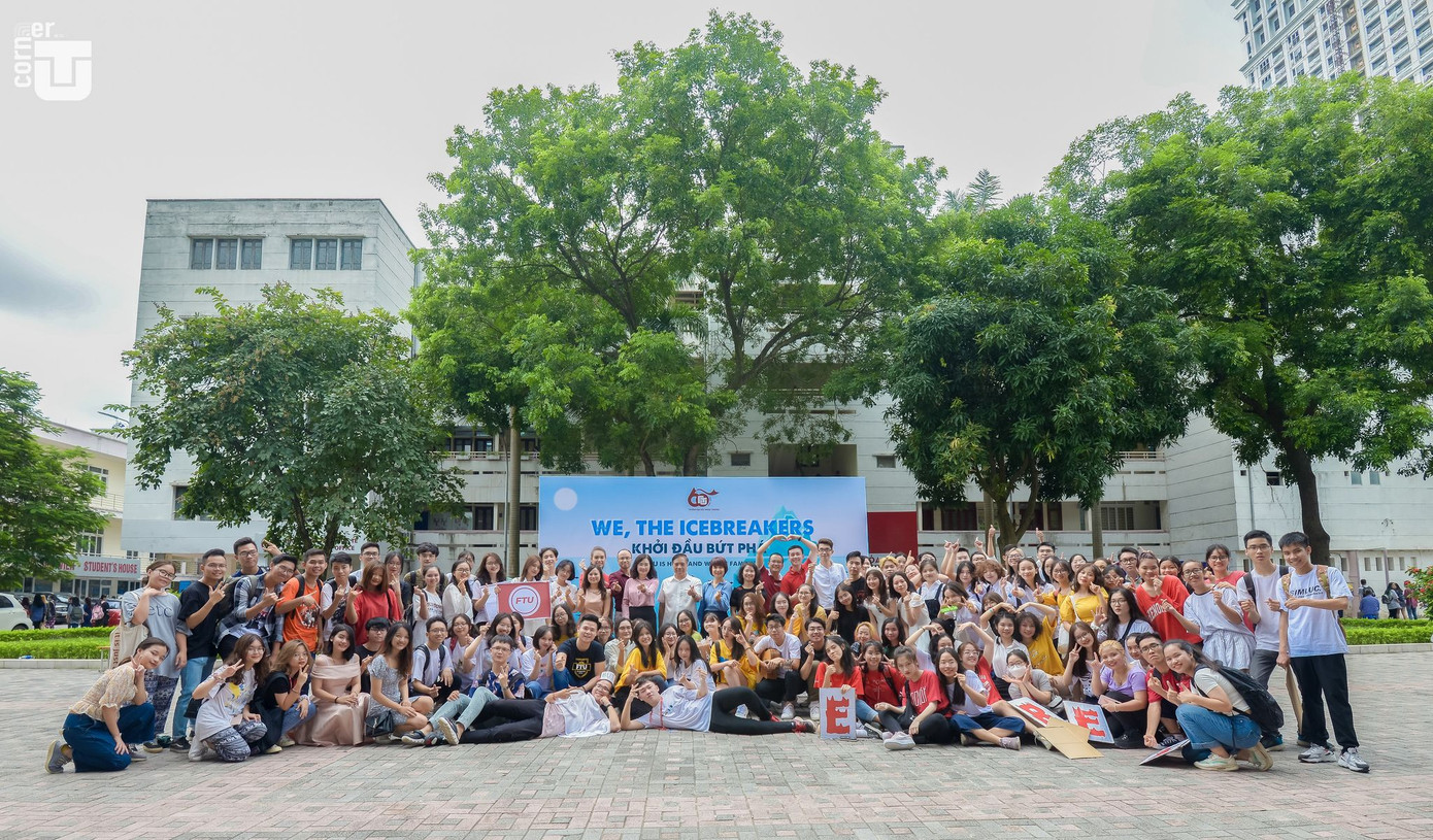 Thầy cô trường Đại học Ngoại thương “phá tan băng” cùng tân sinh viên ảnh 1