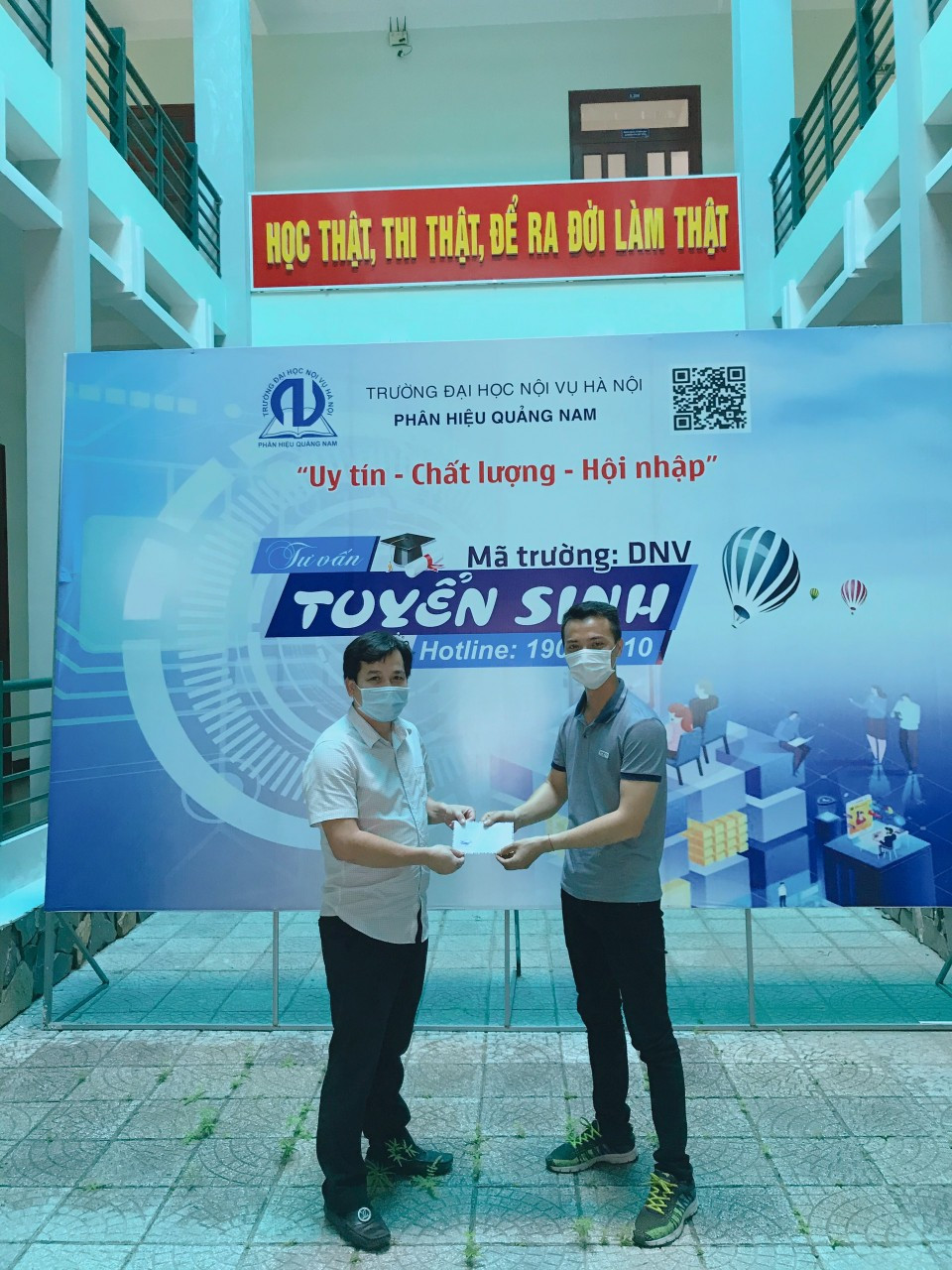 Khi cả nhà trường và sinh viên cùng chung tay chống dịch COVID-19 ảnh 5